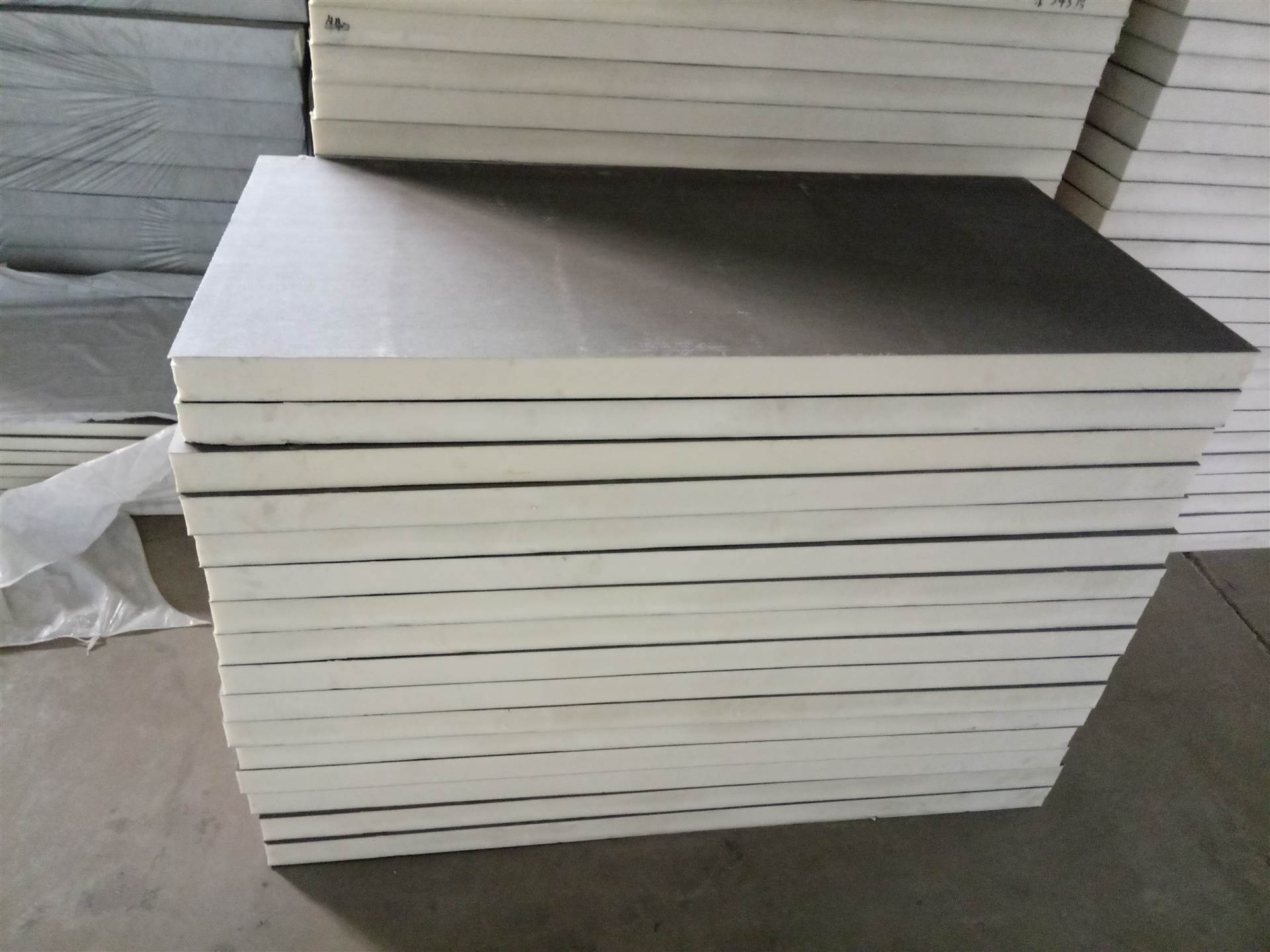 聚氨酯封边岩棉板怎么样？